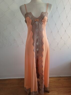 Vintage Peach Lace-Trim Long Nightgown/Dress By Glydons • Tagged Size Small